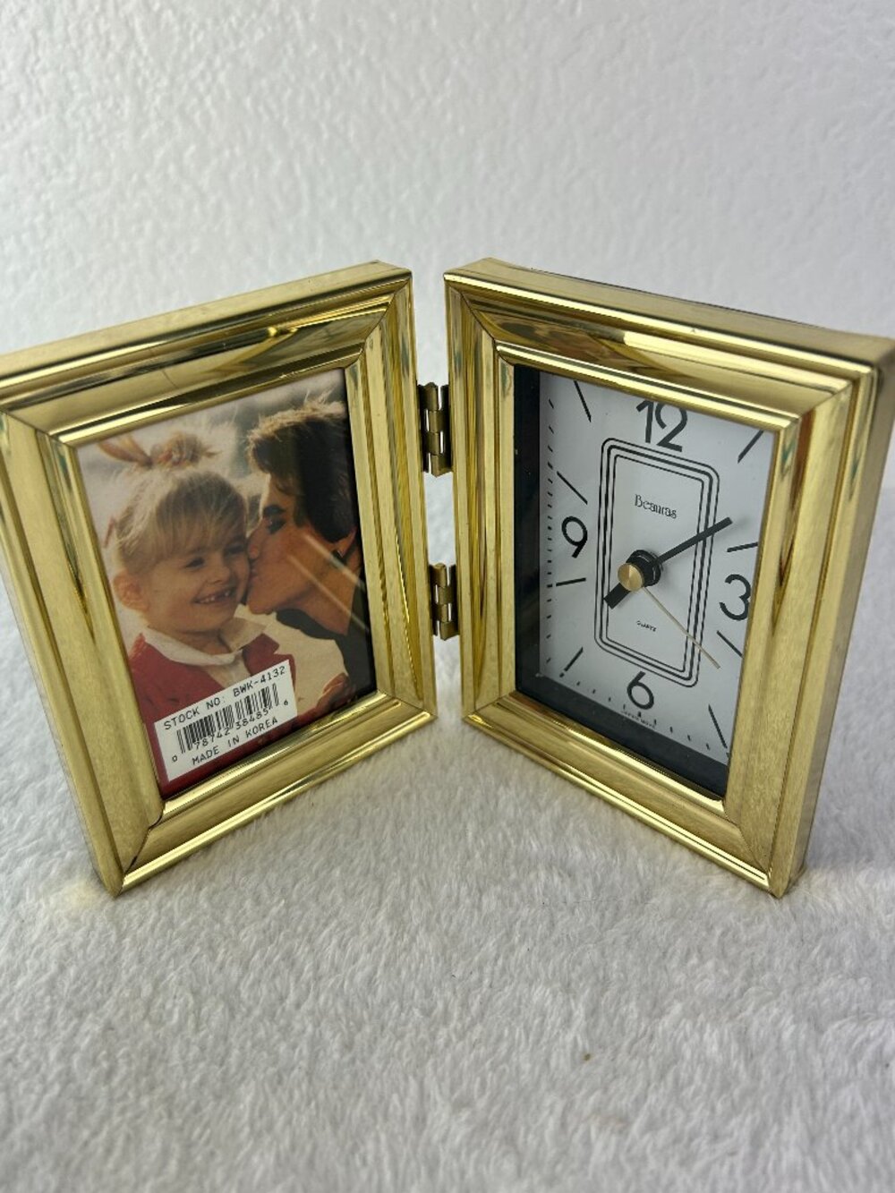 Beauras  Tochigi Token Quartz Clock w/Picture Frame. Good Tone.